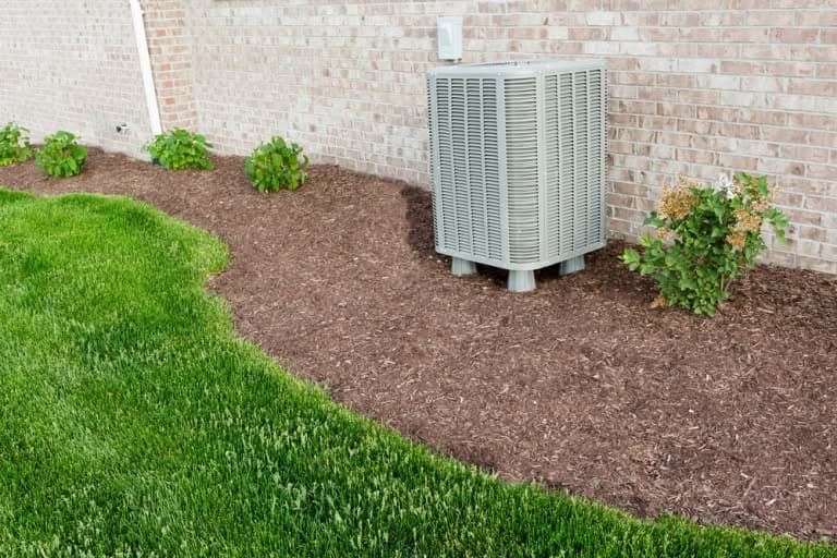 White Center garden mulch installation in WA near 98106